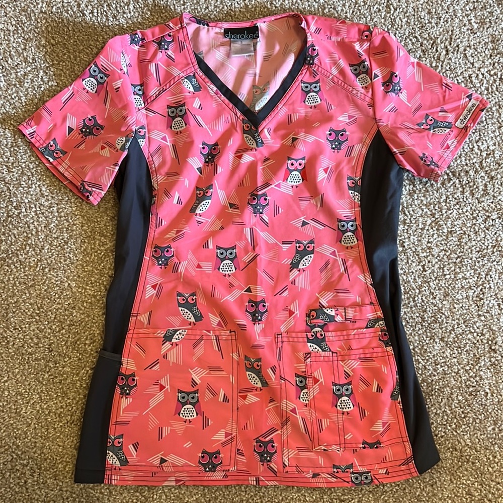 Cherokee scrub top - size small - Owls